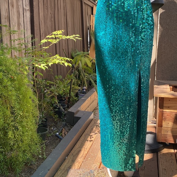 Emerald green sequins evening maxi dress - Picture 3 of 8
